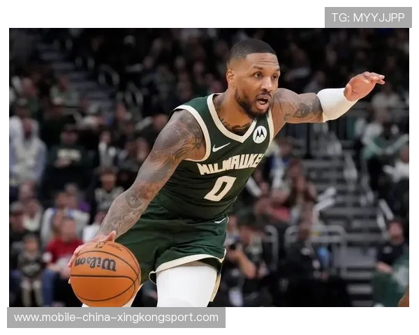 利拉德中线LOGO区域连续三投命中