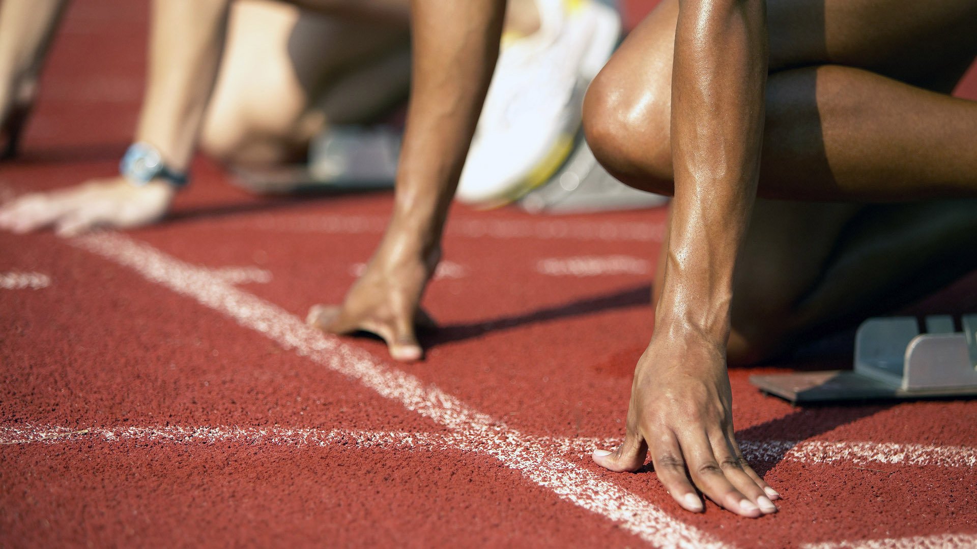 消防员负重登楼公开赛 抢险装备穿戴完整照样冲刺